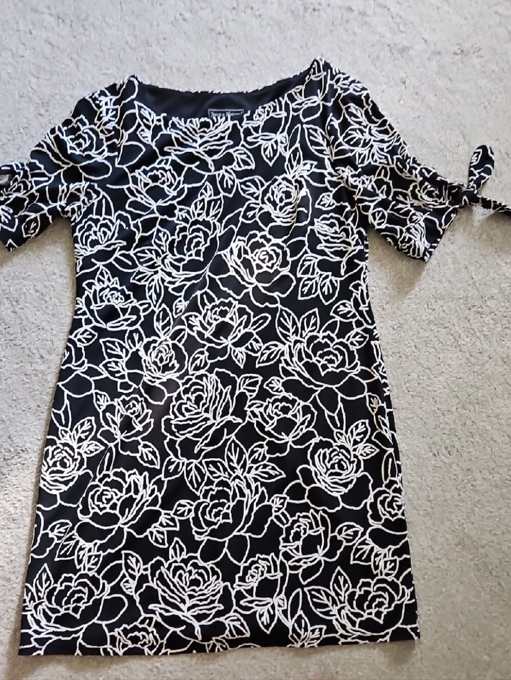Jessica Howard Black and White Floral Tie-Sleeve Mini Dress